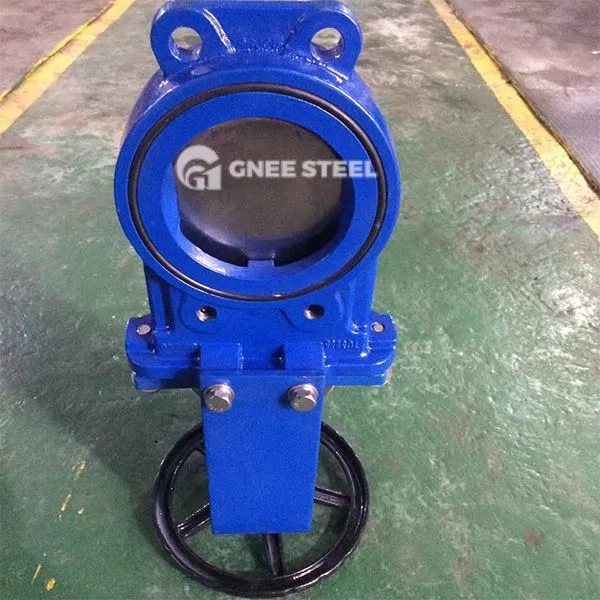 Egiluvchan temir pichog'i darvoza